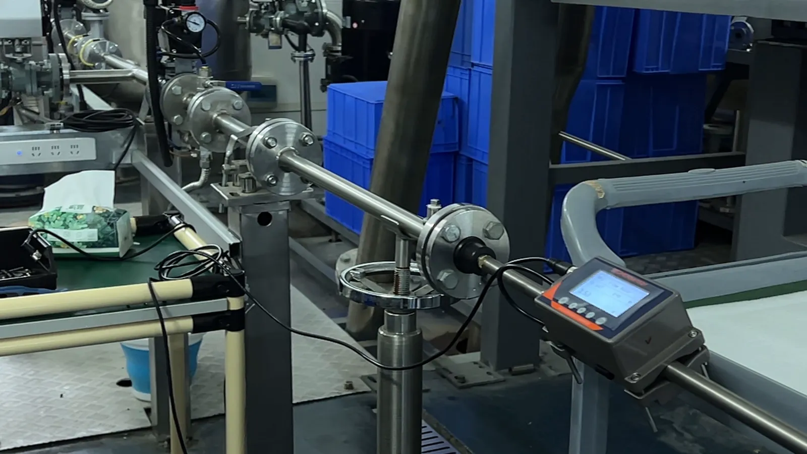 Clamp-on flow meter checked on the test line at SEGMENsensor